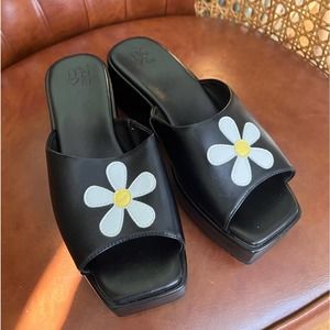 NWT Sirena Bloom Daisy Platform Chunky Sandals, Size 10